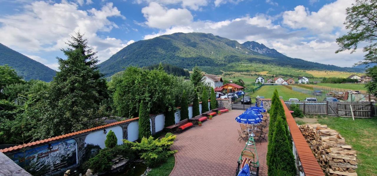 Hotel Pensiunea Casa Zarnesteana Zărneşti Exterior foto