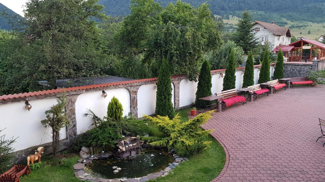 Hotel Pensiunea Casa Zarnesteana Zărneşti Exterior foto